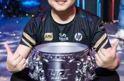 NG体育-Uzi回归赛场，高光表现首场状态亮眼，澳大利亚队观众沸腾！的简单介绍